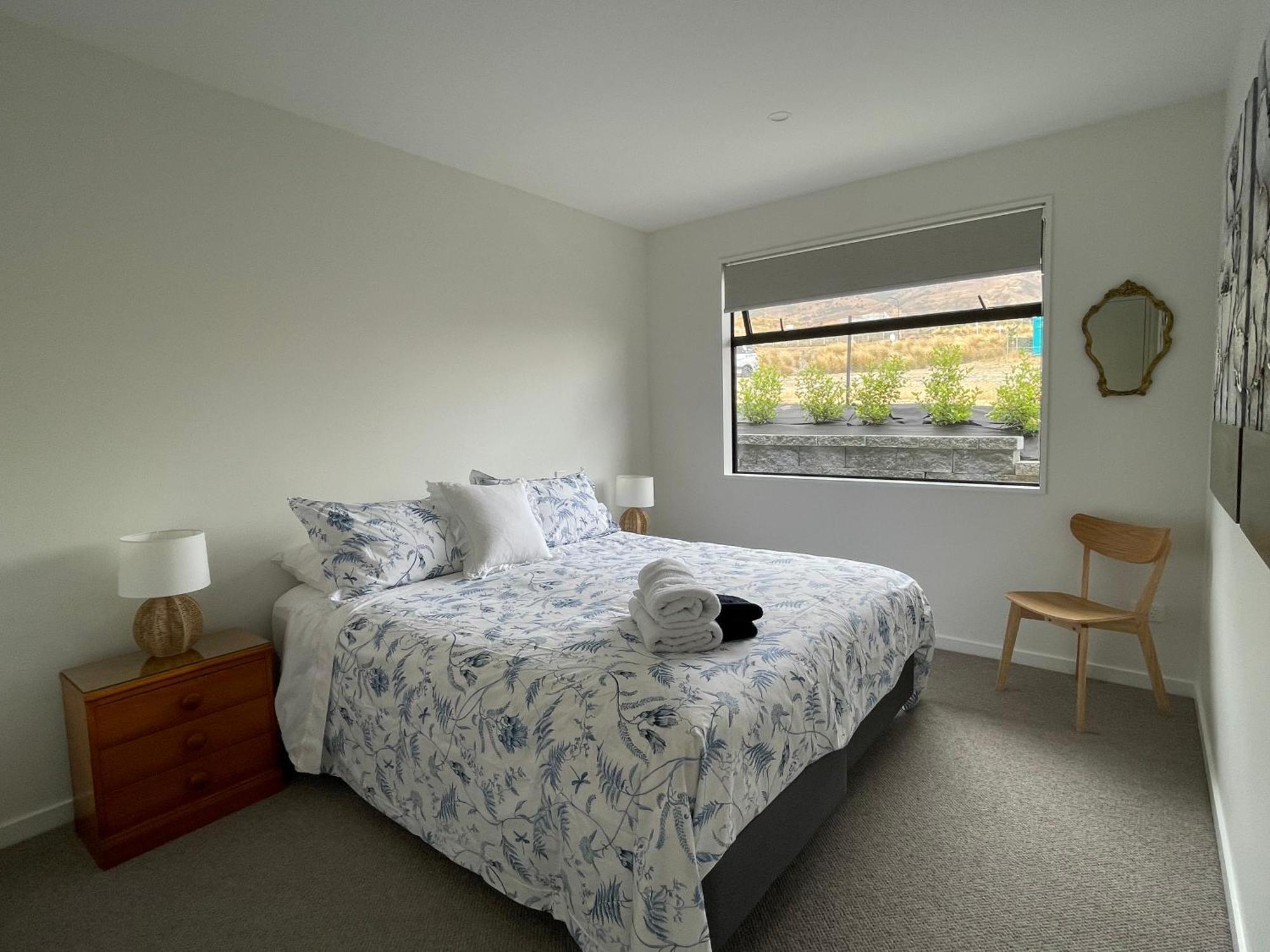 Lake Views - New Apartment With Room To Relax Wanaka Exterior foto